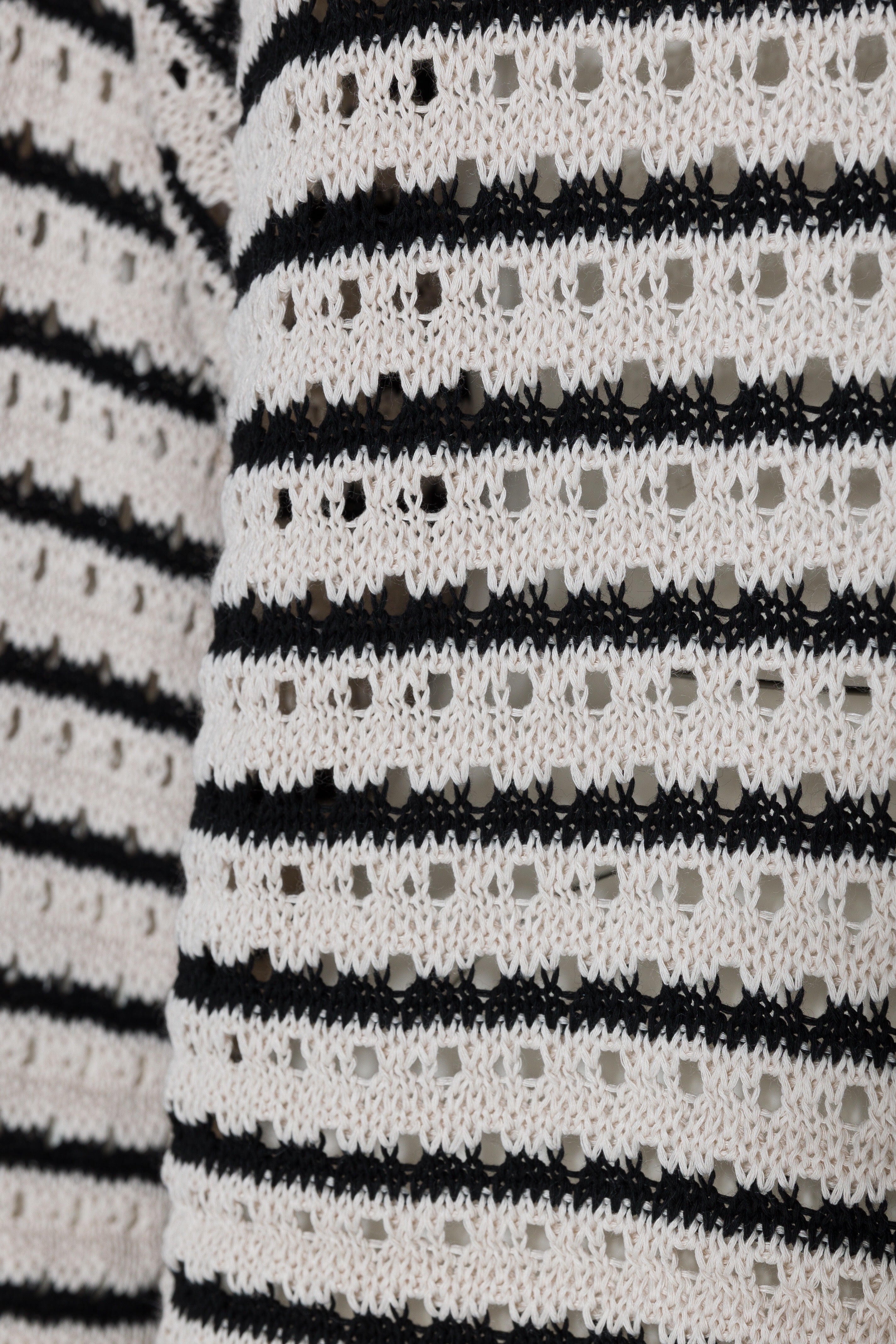 Saiph black striped pullover